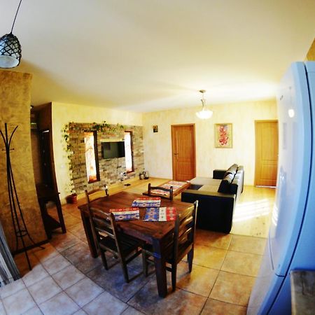 Family Mini-Hotel Martirosyan'S And Tours Jereván Kültér fotó