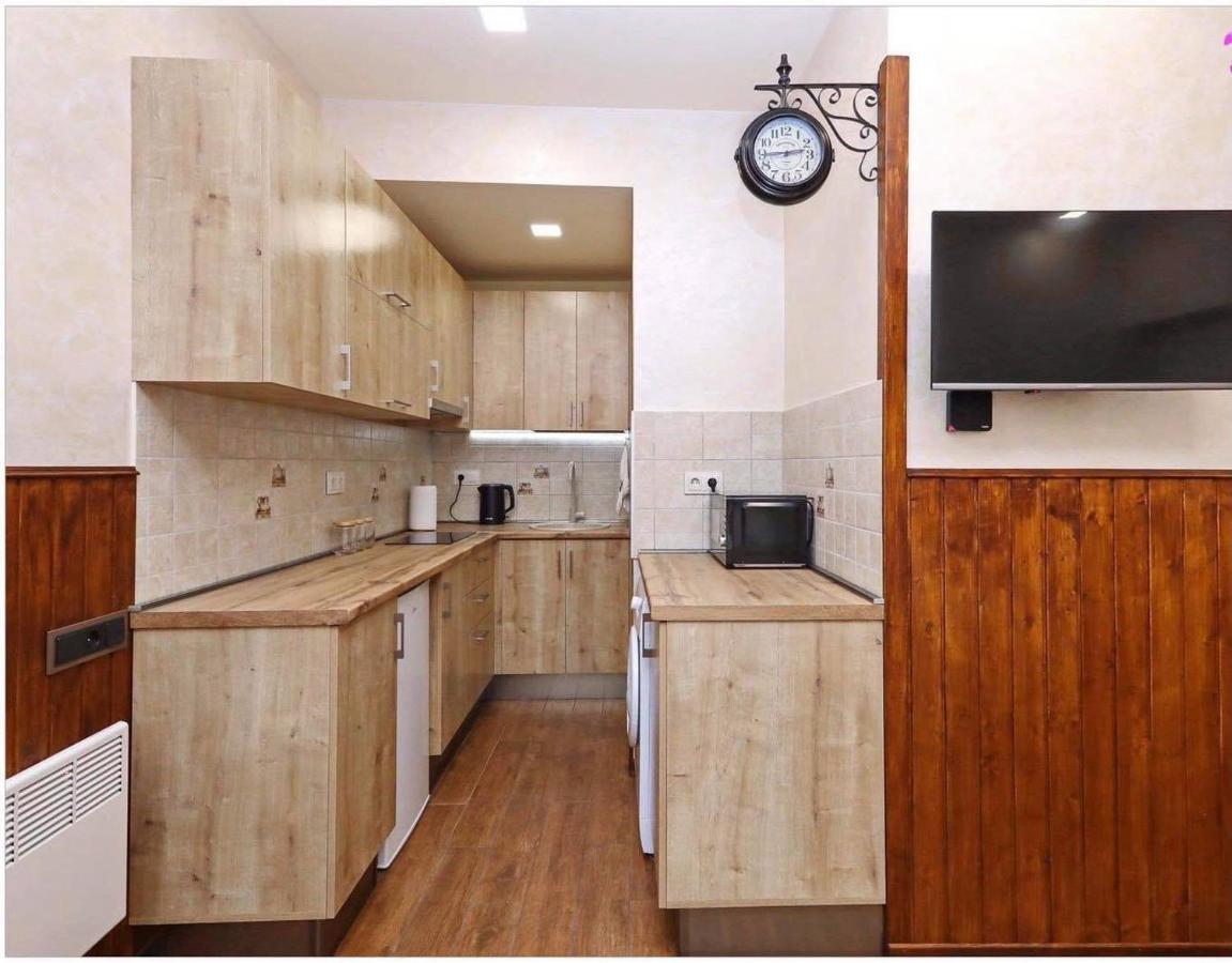Family Mini-Hotel Martirosyan'S And Tours Jereván Kültér fotó