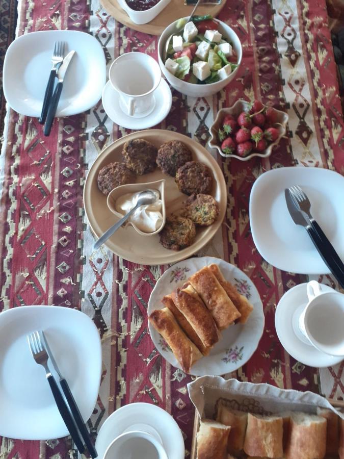 Family Mini-Hotel Martirosyan'S And Tours Jereván Kültér fotó