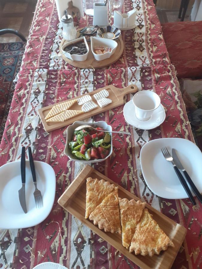 Family Mini-Hotel Martirosyan'S And Tours Jereván Kültér fotó