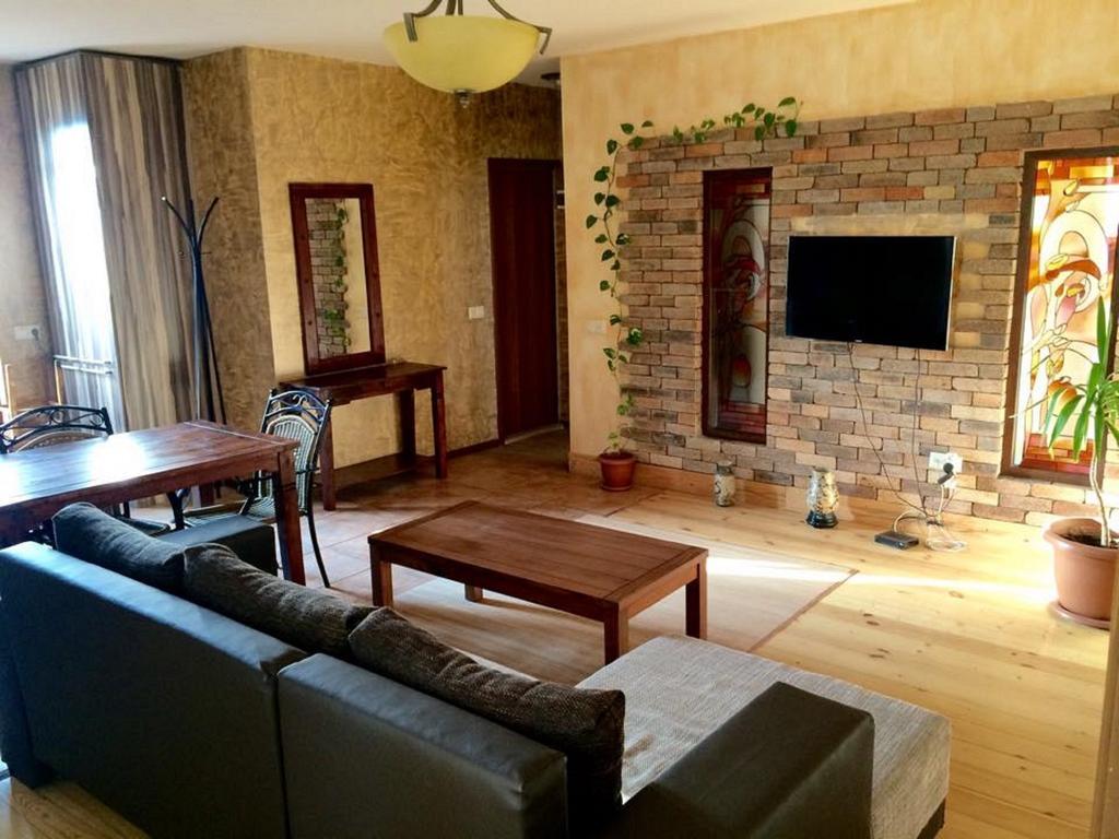 Family Mini-Hotel Martirosyan'S And Tours Jereván Szoba fotó