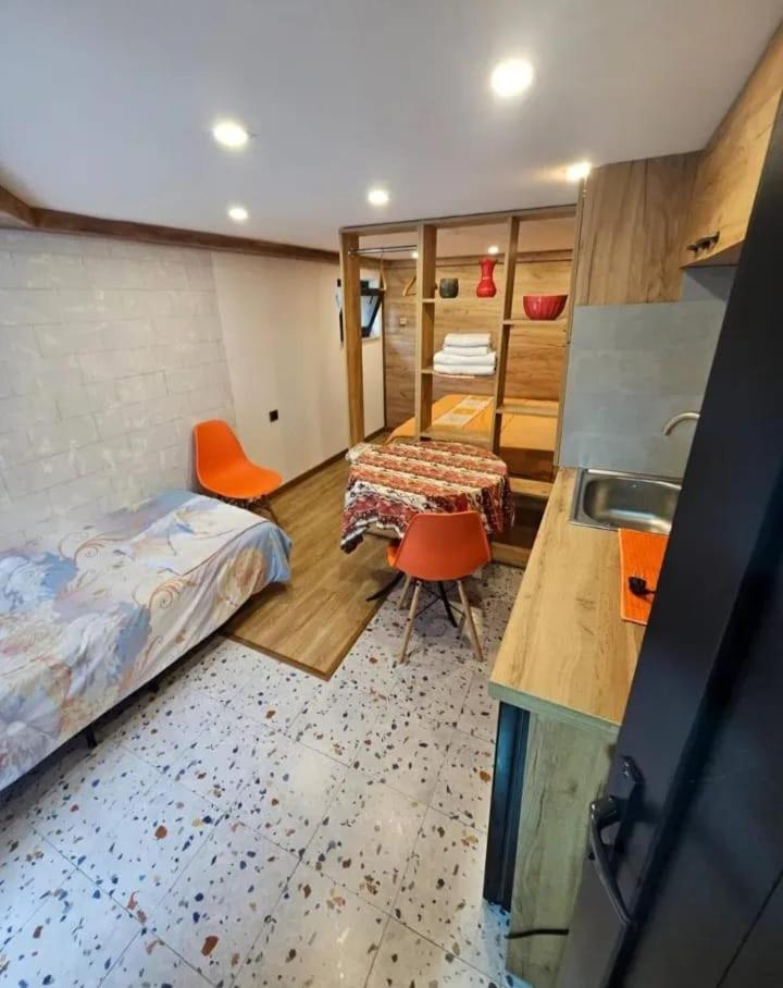 Family Mini-Hotel Martirosyan'S And Tours Jereván Kültér fotó