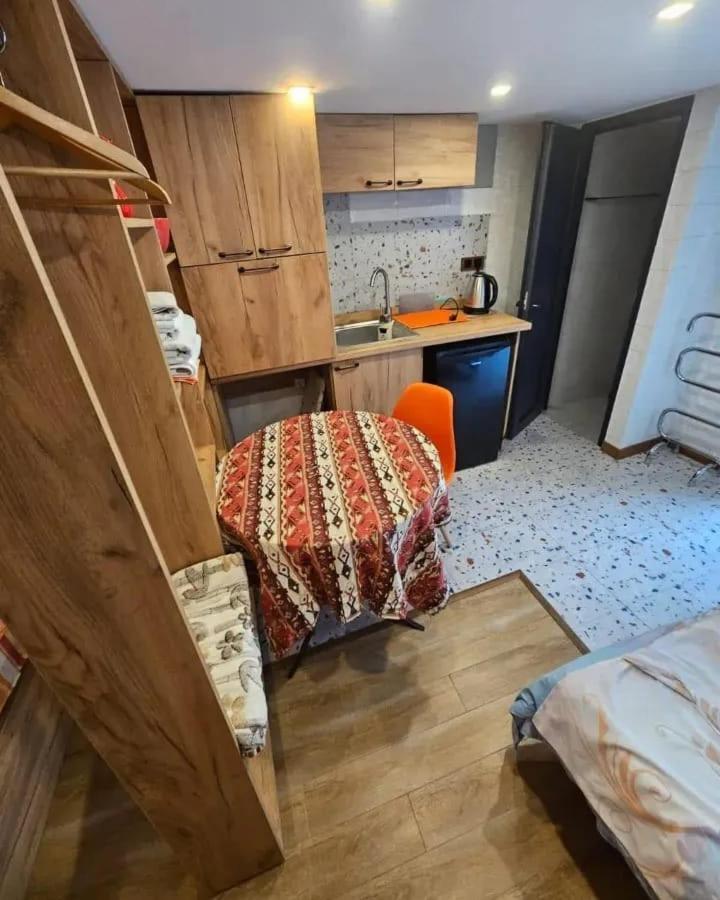 Family Mini-Hotel Martirosyan'S And Tours Jereván Kültér fotó