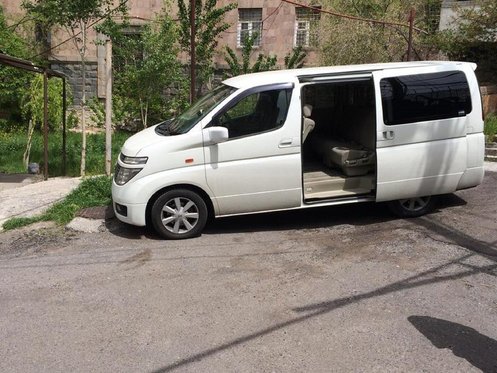 Family Mini-Hotel Martirosyan'S And Tours Jereván Kültér fotó