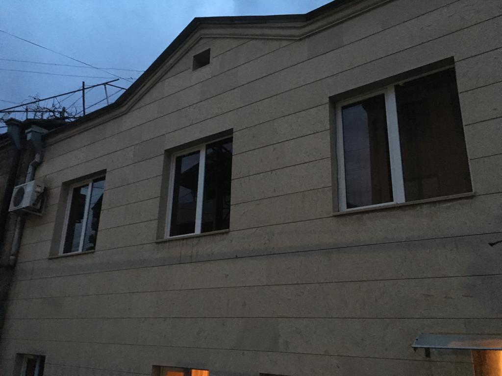 Family Mini-Hotel Martirosyan'S And Tours Jereván Kültér fotó
