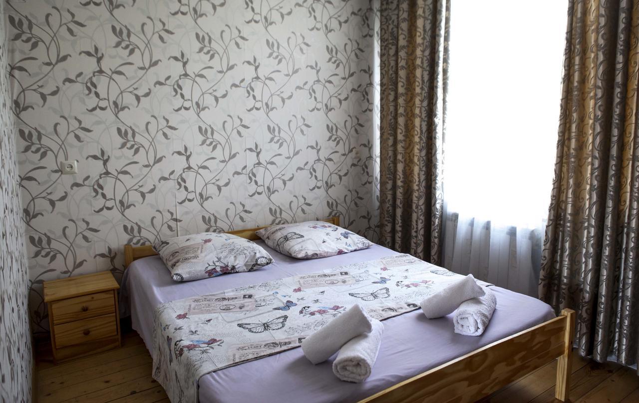 Family Mini-Hotel Martirosyan'S And Tours Jereván Kültér fotó