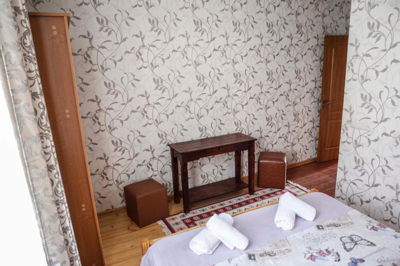 Family Mini-Hotel Martirosyan'S And Tours Jereván Kültér fotó