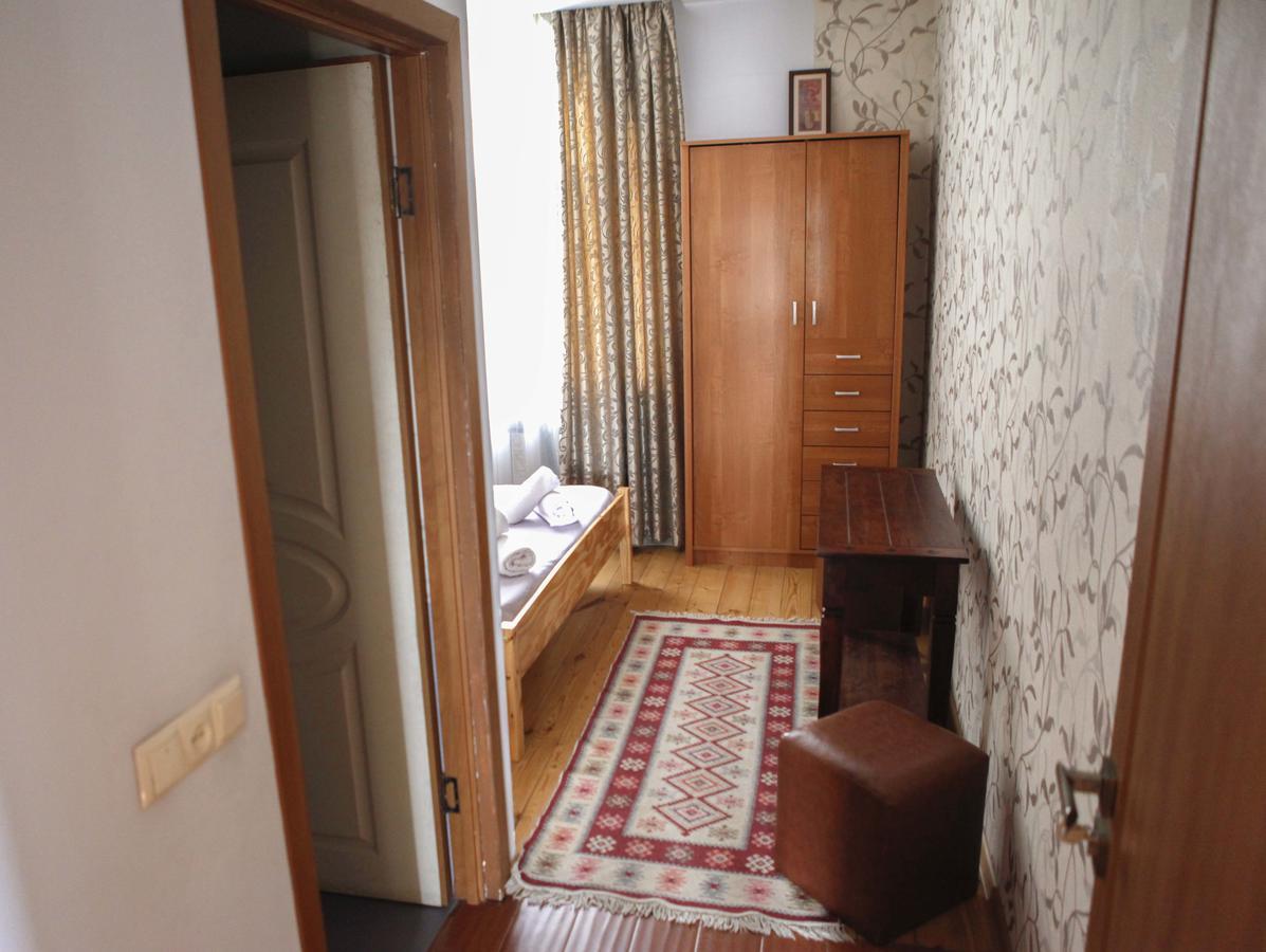 Family Mini-Hotel Martirosyan'S And Tours Jereván Kültér fotó